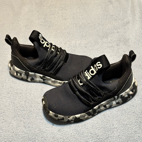 Boys Size 1.5 Adidas Slip On Sneakers - Picture 2 of 6